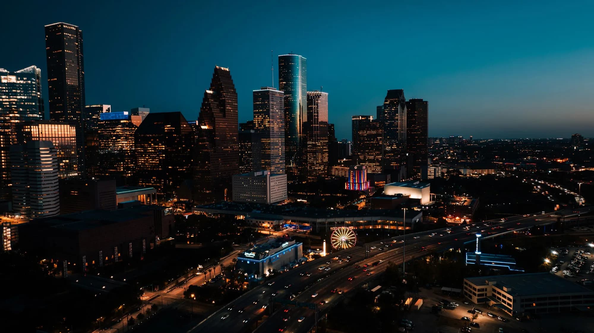 El horizonte del centro de Houston al atardecer